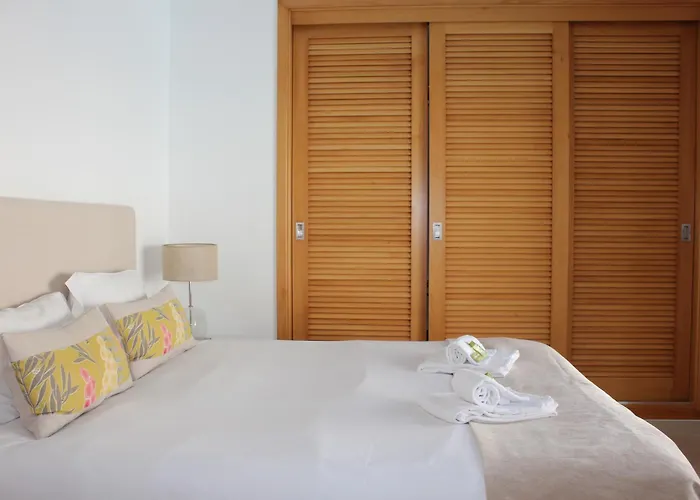 Stunning Townhouse T3 Óbidos